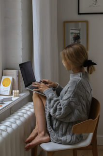 Katarzyna Tusk feet photo thumbnail