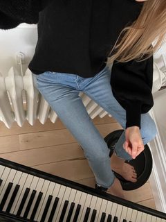 Katarzyna Tusk feet photo thumbnail