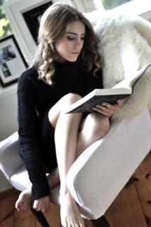 Katarzyna Tusk feet photo thumbnail