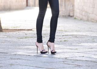 Katarzyna Tusk feet photo thumbnail