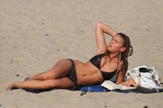 Katarzyna Tusk feet photo thumbnail