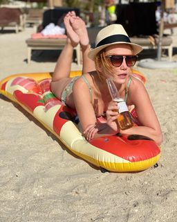 Katarzyna Zielinska feet photo thumbnail
