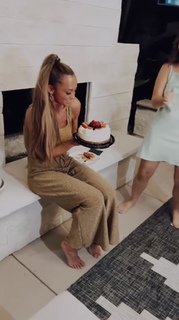 Kate Abdo feet photo thumbnail