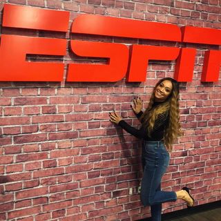 Kate Abdo feet photo thumbnail