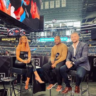 Kate Abdo feet photo thumbnail