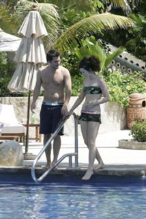 Kate Beckinsale feet photo thumbnail