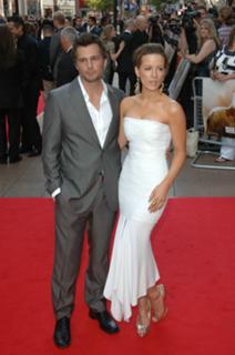 Kate Beckinsale feet photo thumbnail