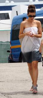Kate Beckinsale feet photo thumbnail