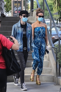Kate Beckinsale feet photo thumbnail
