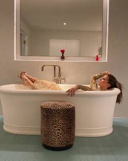 Kate Beckinsale feet photo thumbnail
