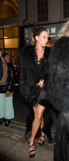 Kate Beckinsale feet photo thumbnail
