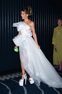 Kate Beckinsale feet photo thumbnail