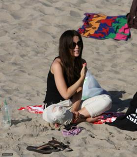Kate Beckinsale feet photo thumbnail