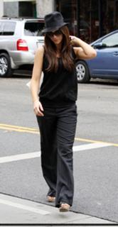 Kate Beckinsale feet photo thumbnail