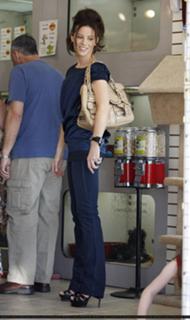 Kate Beckinsale feet photo thumbnail