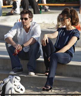 Kate Beckinsale feet photo thumbnail