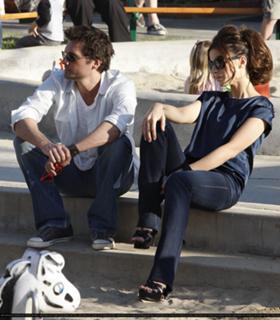 Kate Beckinsale feet photo thumbnail