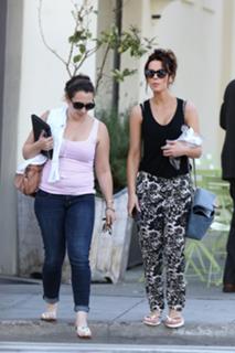 Kate Beckinsale feet photo thumbnail
