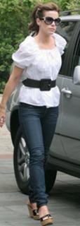 Kate Beckinsale feet photo thumbnail
