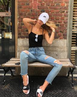 Kate Bock feet photo thumbnail