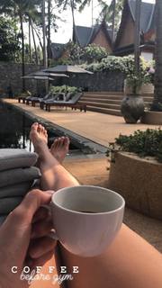 Kate Bock feet photo thumbnail