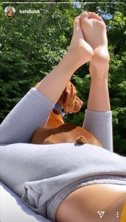 Kate Bock feet photo thumbnail