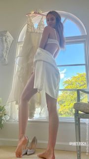 Kate Bock feet photo thumbnail