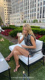 Kate Bock feet photo thumbnail