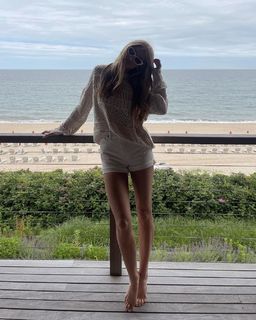 Kate Bock feet photo thumbnail