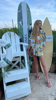 Kate Bock feet photo thumbnail