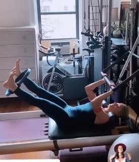 Kate Bolduan feet photo thumbnail