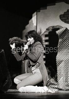 Kate Bush feet photo thumbnail