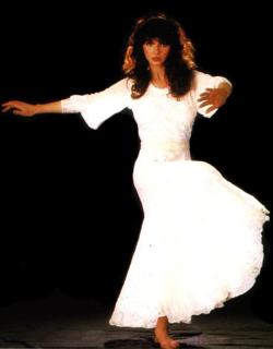 Kate Bush feet photo thumbnail