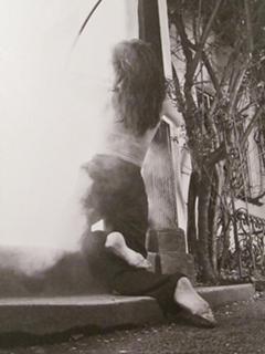 Kate Bush feet photo thumbnail