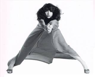 Kate Bush feet photo thumbnail
