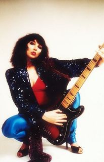 Kate Bush feet photo thumbnail