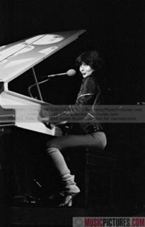 Kate Bush feet photo thumbnail