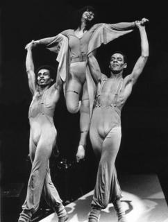 Kate Bush feet photo thumbnail