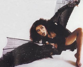 Kate Bush feet photo thumbnail