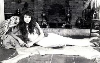 Kate Bush feet photo thumbnail