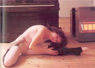 Kate Bush feet photo thumbnail