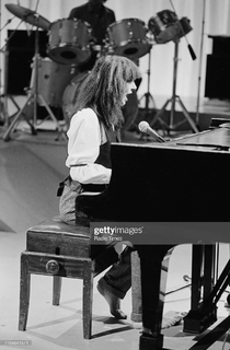 Kate Bush feet photo thumbnail