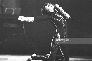 Kate Bush feet photo thumbnail