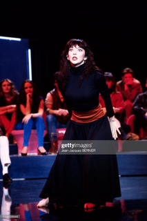Kate Bush feet photo thumbnail
