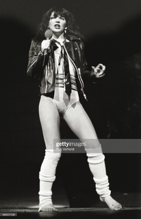 Kate Bush feet photo thumbnail