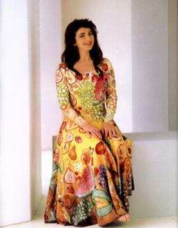 Kate Bush feet photo thumbnail