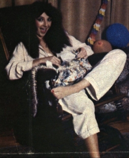 Kate Bush feet photo thumbnail