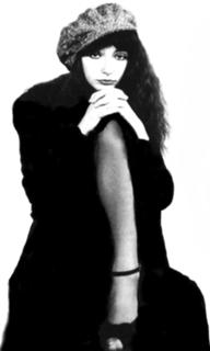 Kate Bush feet photo thumbnail