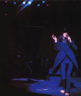 Kate Bush feet photo thumbnail