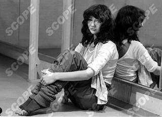 Kate Bush feet photo thumbnail